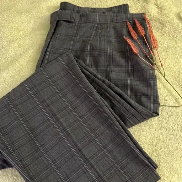 Grey, white, and navy plaid Dressbarn straight leg poly blend dress pants 22W - Picture 1 of 4